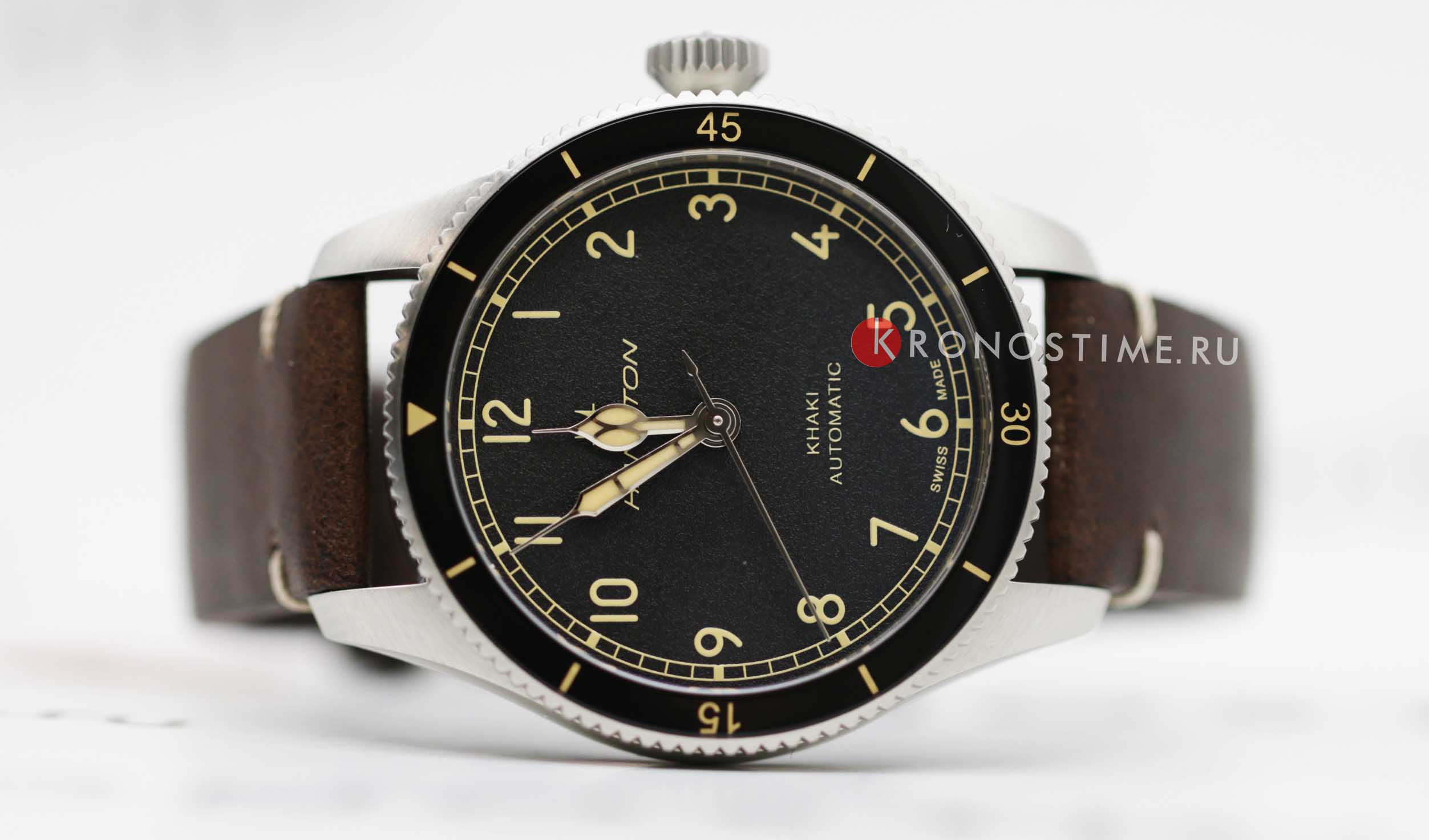 Hamilton H76205530 мужские часы застежка крупным планом